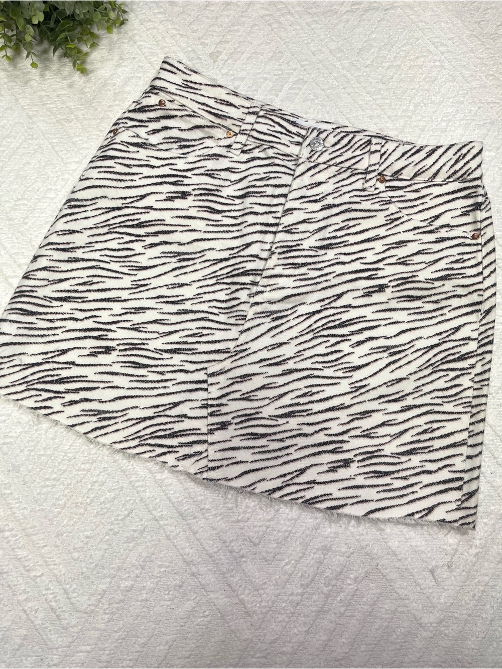 PAIGE Aideen Skirt Zebra Print Retro Mini Denim Skirt High Rise Size 30